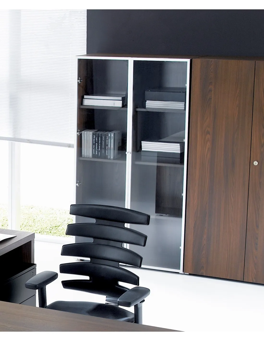 Armoire à portes vitrées Mito – MDD